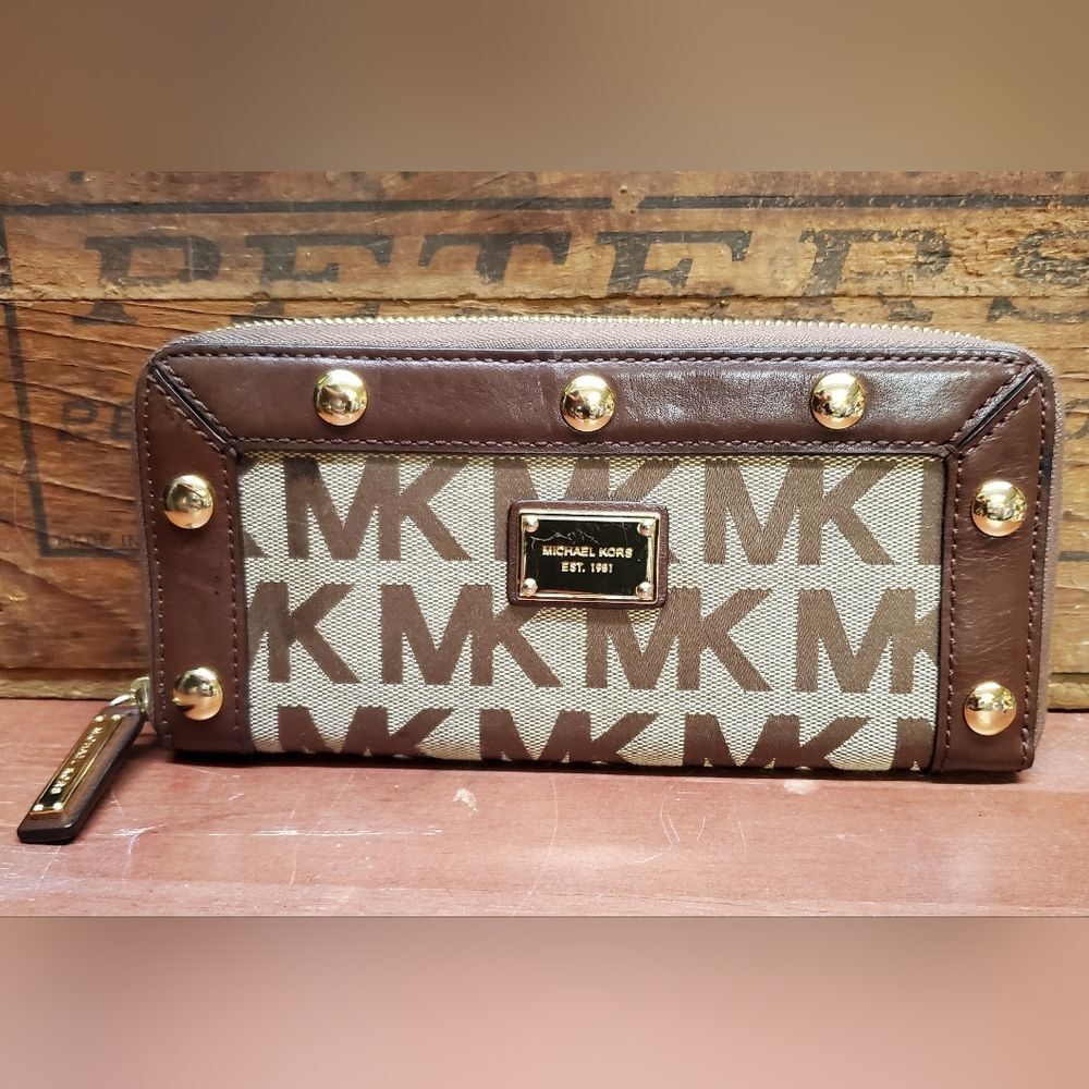 Michael Kors MK Delancy Wallet Zip Clutch NWOT